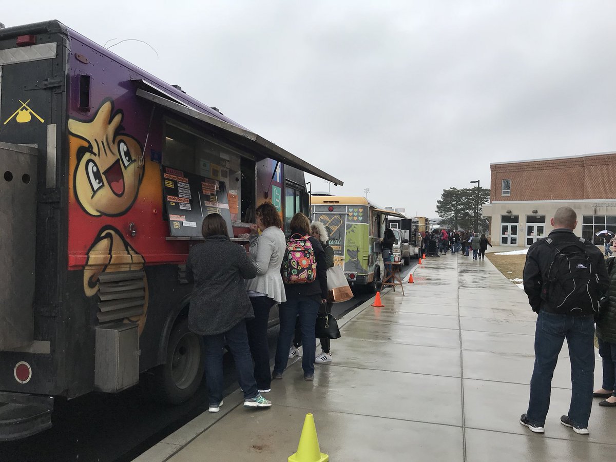 MnBzMomSLP's tweet photo. BASD gets food trucks for our inservices!!  ❤️  #BASDPride #NPS2018  #icecreamfirst https://t.co/9fqEwEJBlF