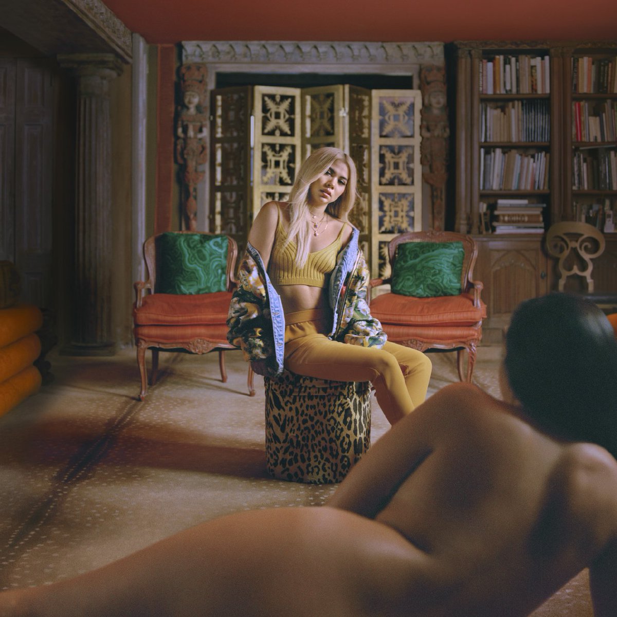 Happy release day to the sensational <a href="/HayleyKiyoko/">Hayley Kiyoko</a>, who's debut album 'Expectations' is out right now! Listen here 😍🌈 atlantic.lnk.to/Expectations 😍🌈