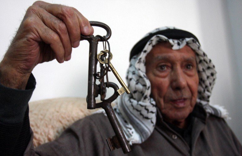 HumanAndStory's tweet photo. We shall return back. It's our right. We still keep our keys.
#GreatReturnMarch https://t.co/ek3pLYpYzM