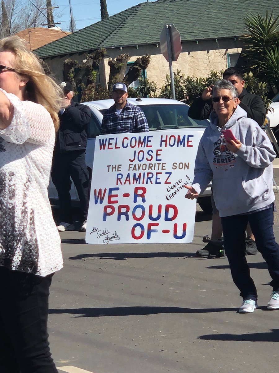 trboxing's tweet photo. EL ORGULLO DEL VALLE CENTRAL | @RamirezBoxing recibió una bienvenida de campeón por parte de su ciudad natal de Avenal, California, tras conquistar su primer título mundial ante Amir Imam. ¡Felicidades José! #ProImmigrantAndProud 🇲🇽 https://t.co/6N8Gcd3UHk