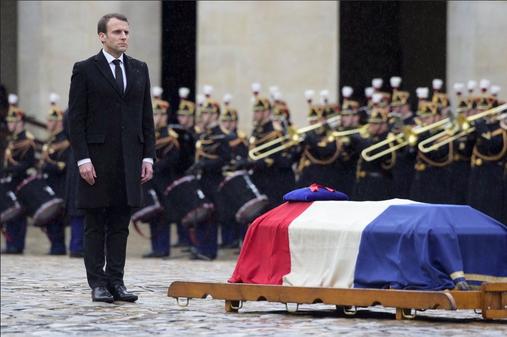 EMCpartageons's tweet photo. Hommage national à #ArnaudBeltrame, dont l'héroïsme a été salué par tous les représentants de la République. 
Quelques pistes pour parler de ce qu'il s'est passé : https://t.co/Gew8T0tdms https://t.co/kEf9gK5NeT