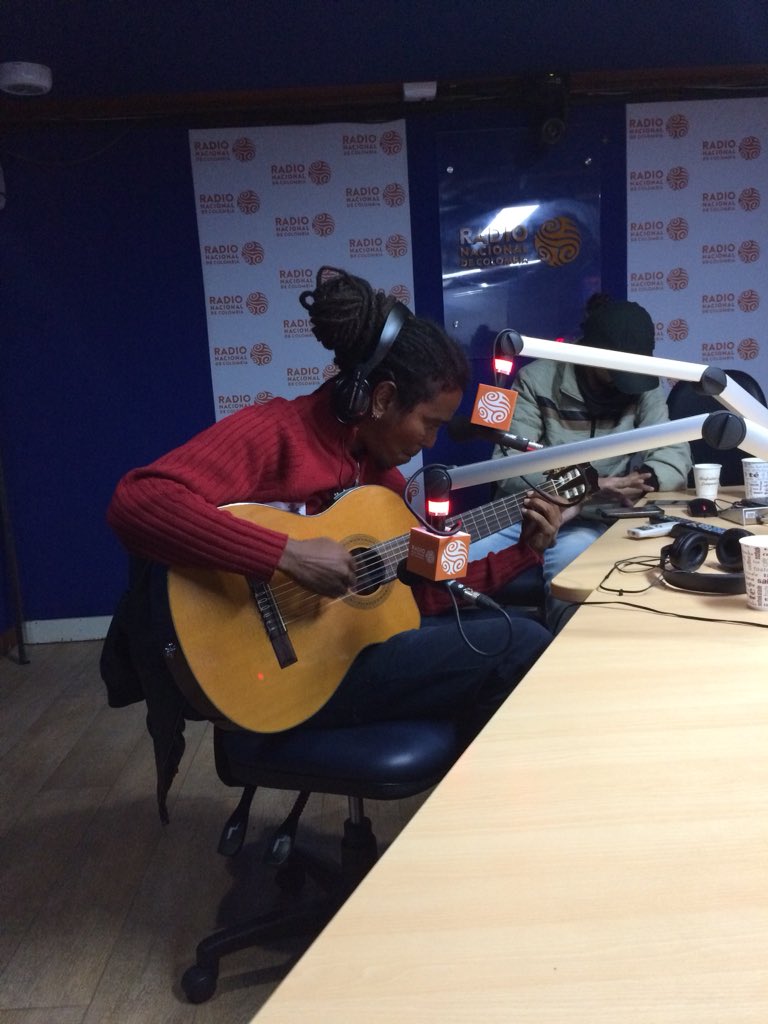 #AlAire está con nosotros Randy Zimmerman, <a href="/BantuMulato/">Mulato Bantú</a>, presentándonos sus temas nuevos. En <a href="/RadNalCo/">Radio Nacional CO</a> está rotando su canción “Mar adentro”.