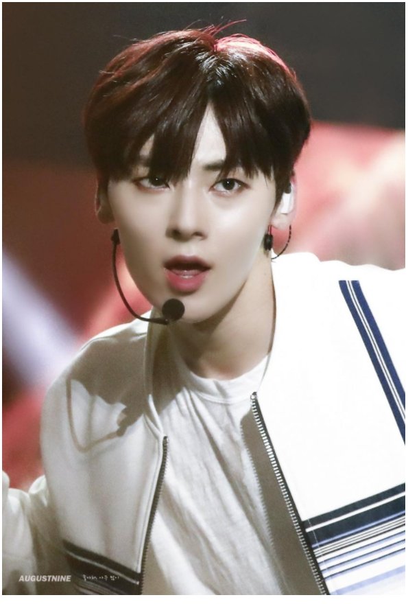suralee1004's tweet photo. @lensnine 황민현 너무 이쁘네요. 원래도 이쁘지만... https://t.co/ZgER3gDL4T