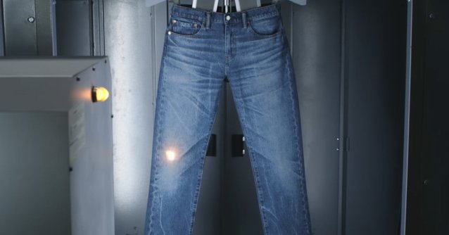 gpiero's tweet photo. Lasers + fashion = #TheFutureOfRetail https://t.co/xnseYgcBWB https://t.co/OAE7mdbdey