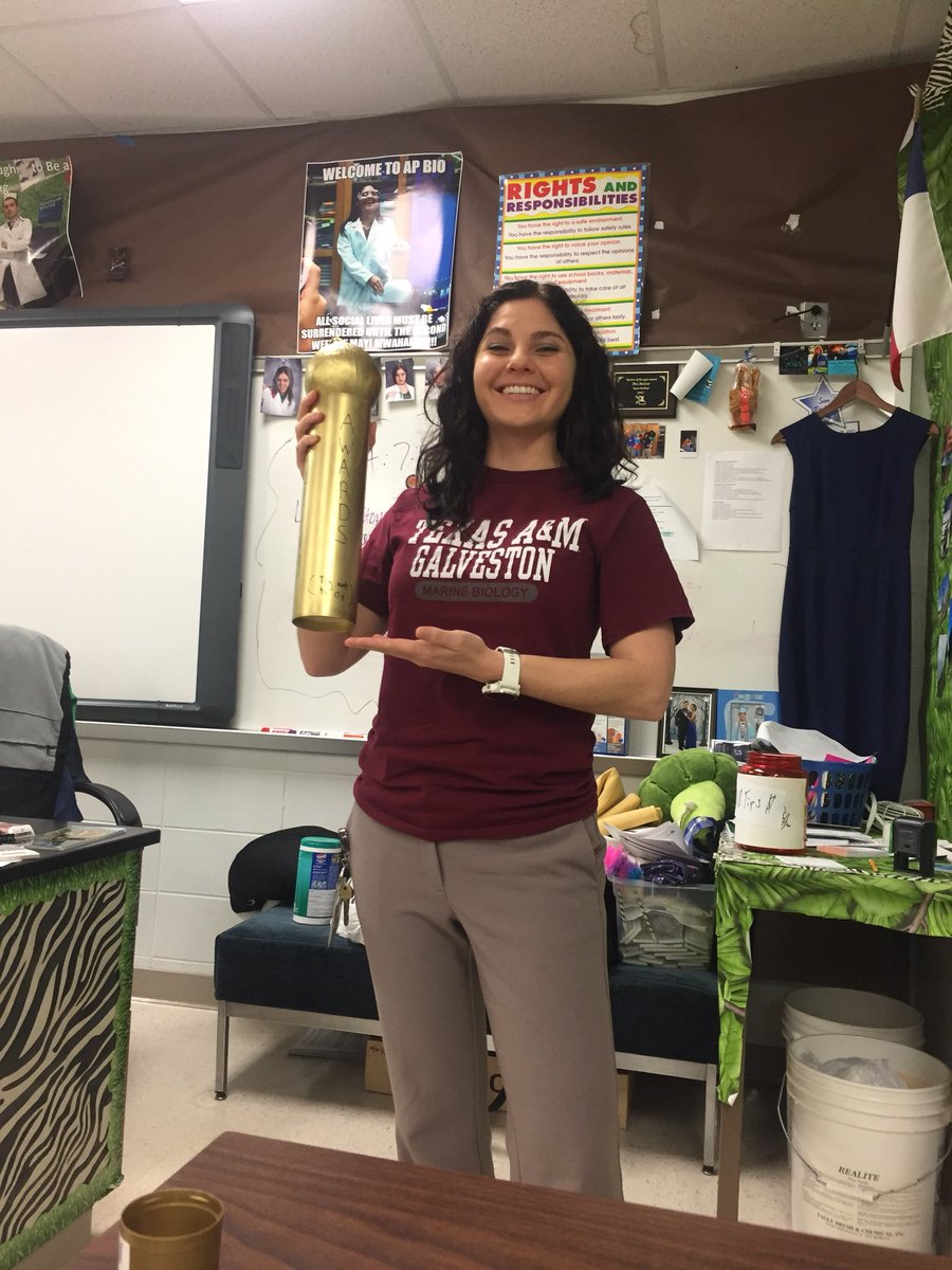 Queen_Nerdling's tweet photo. Behold the golden onion of Nerdling glory! #nerdling #queennerdling #OnlyTheBest #WeAreTexans #TexanPride https://t.co/cCoiefnoKO