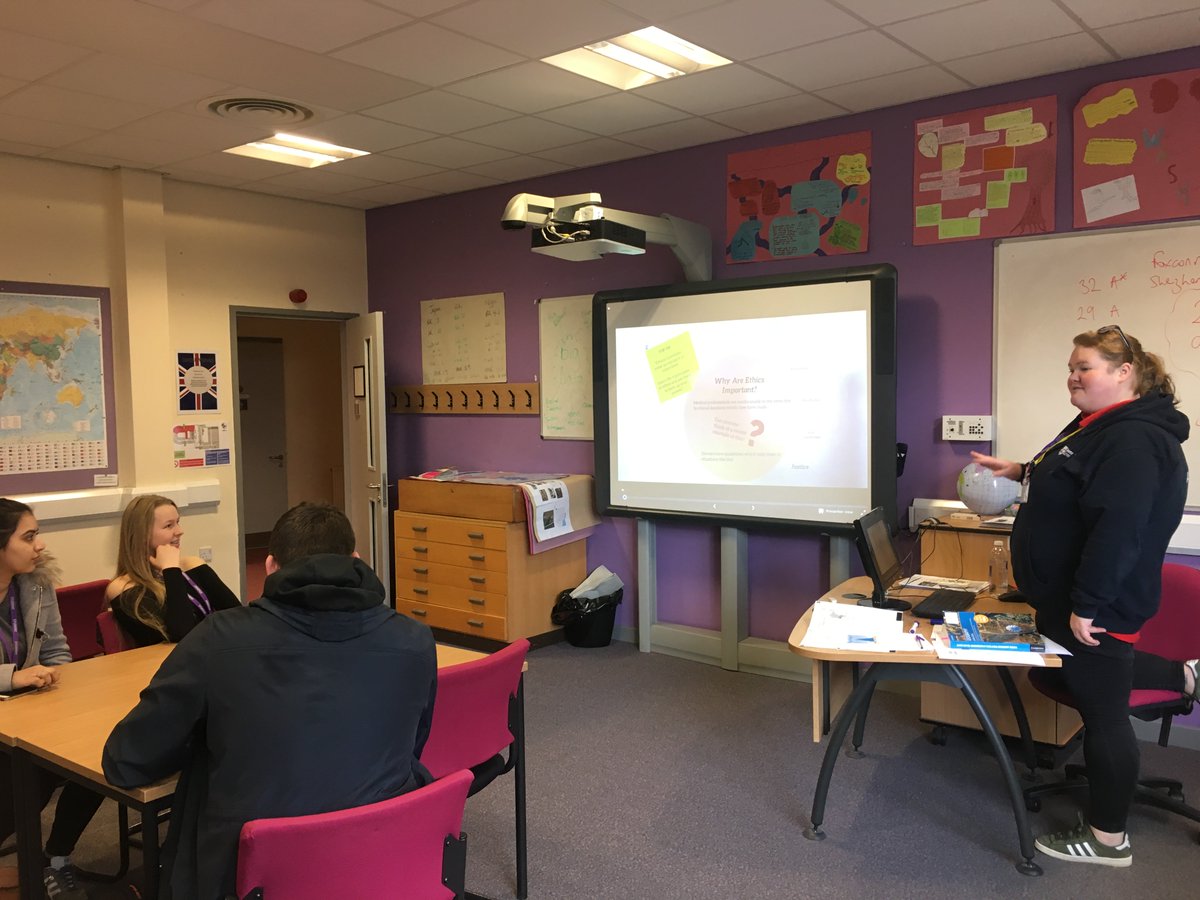 HsfcHonours's tweet photo. Thank you to Ashleigh from @UniofNewcastle for visiting @hpoolsfc to deliver a session on ethical issues within the medical sciences. Our prospective medicine and dentistry students found it really interesting! #raisingaspirations https://t.co/rs9RiL6Ekn