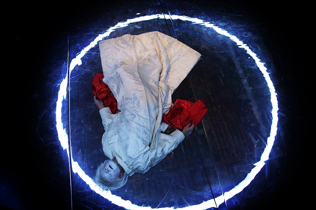 Dal 4 all'8 #aprile al #TeatroElfoPuccini di #Milano siamo in scena con #Amleto+Diefortinbrasmaschine. Ogni volta che rincontriamo i personaggi, ci danno una nuova misura della distanza che intercorre tra loro e noi.”
#BarbaraWeigel