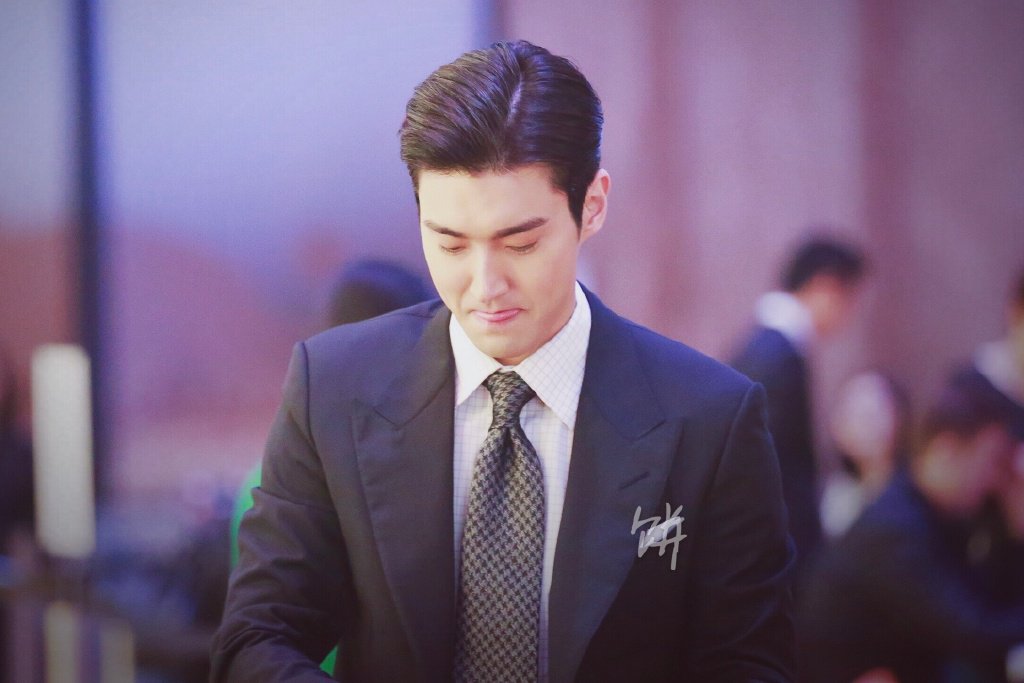 180325 Siwon~❤️หล่อขี้เล่นเป็นกันเอง จาววววว -.,- [CR:饼爷-崔总裁的助理]