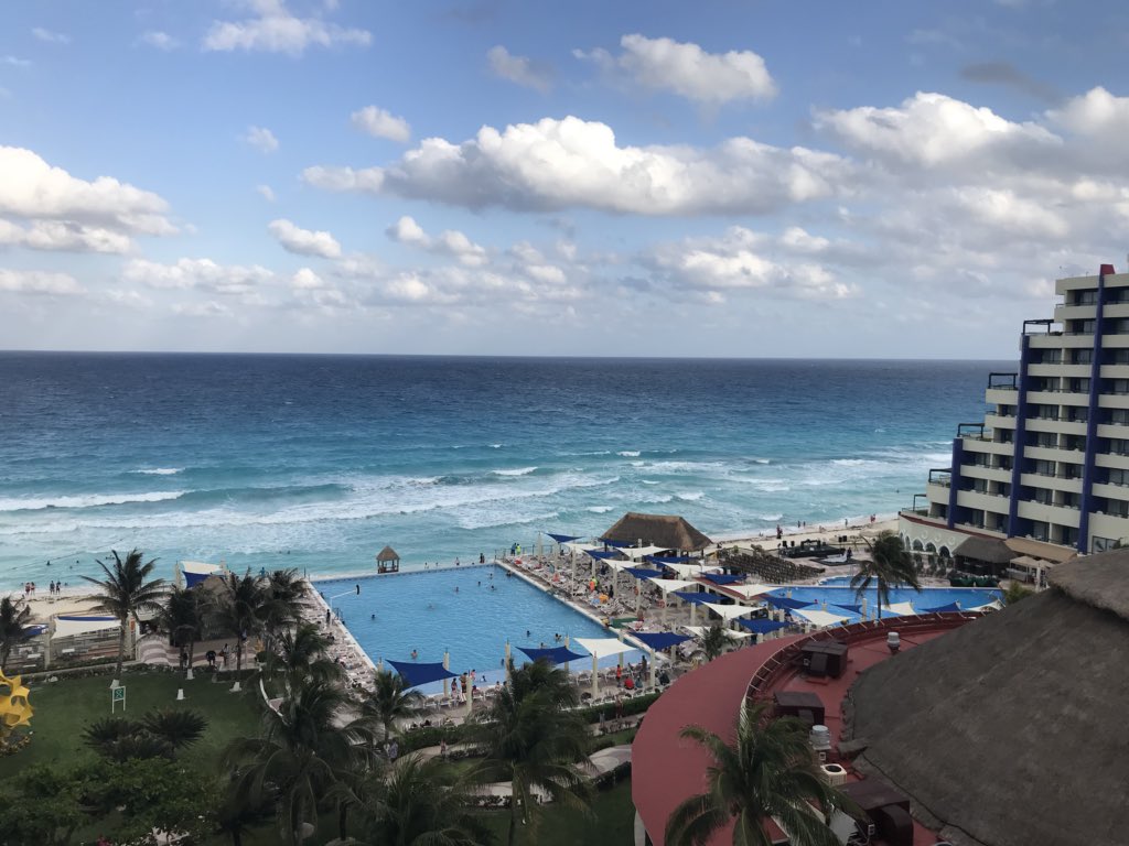 DJ_Hotlunch's tweet photo. @AlisonMontoya What fog? This is all I see. #springbreakproblems https://t.co/yrPhKh2sqS