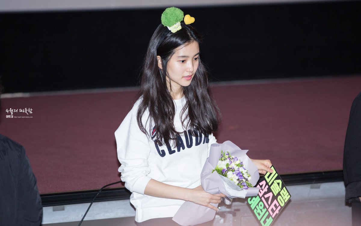 april_warm's tweet photo. [2018.03.10] #리틀포레스트 #여의도CGV #무대인사 #김태리  직찍 by.태릿꼬 
티스토리 업로드 https://t.co/qSQvWBxpXt https://t.co/tFc0G2nYK4
