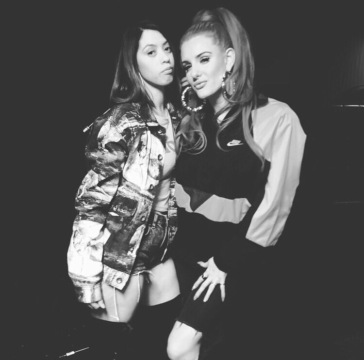 _Positive_minds's tweet photo. What a night 💪🏽😎😘 lol stay alert for the video ( just ) off her new album FEMINEM ❤️🗣 make sure you download that. @JustinaMusic 👑 #videoshoot #model #makingmoves #whatanight #feminem #justinavalentine #mygirl #loveher #grind #stayalert #newvideo https://t.co/8CNn7ECEiv