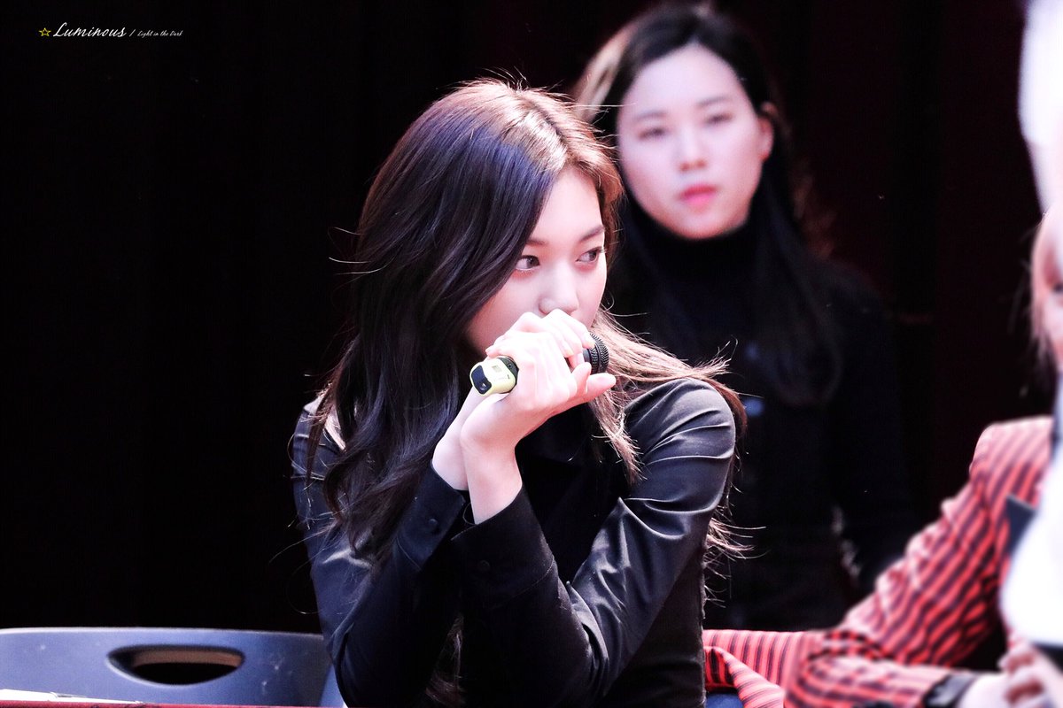KeyWord_KDY's tweet photo. 180302 노량진 팬싸인회 
#위키미키 #WekiMeki #김도연 https://t.co/TLaNfER1zl