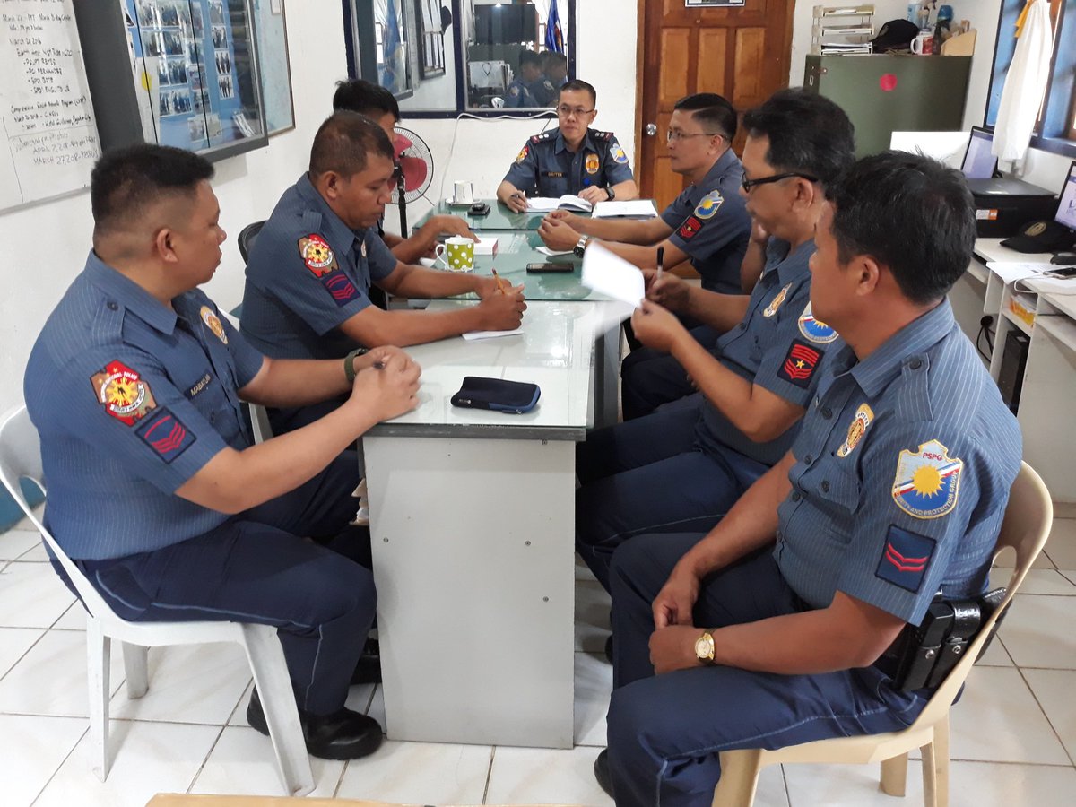 rpeu10's tweet photo. PSupt Briton OIC RPSPU10 Conducted Staff Conference regarding Office Function and Activities @DirectorPSPG @pspg_ops_omd @sds_pspg @rpeu10 https://t.co/qd894UkLe7