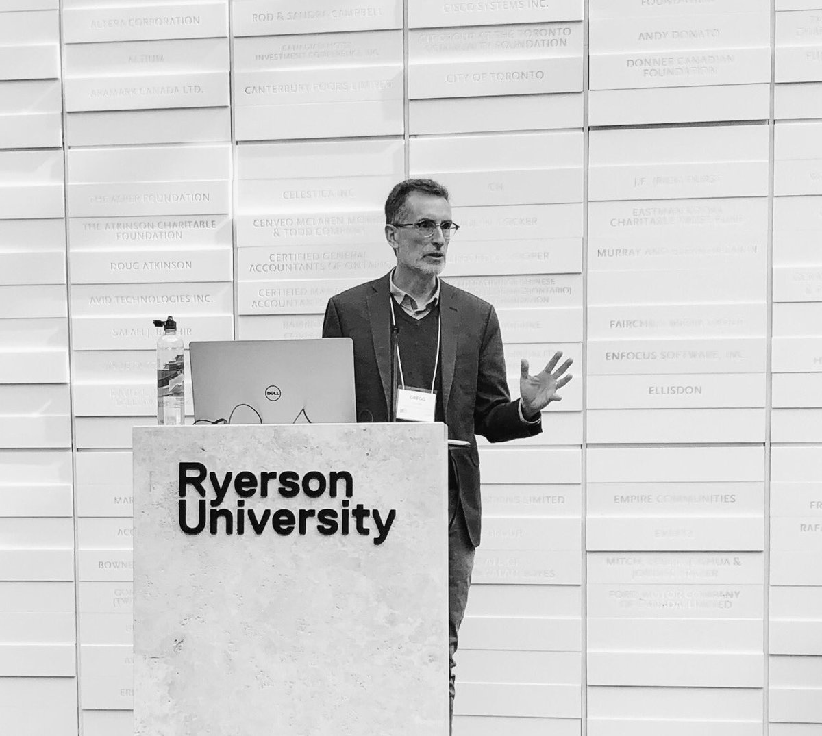 CityPlanTO's tweet photo. Thrilled to announce @GreggLintern named Chief Planner & Executive Director #Toronto City Planning - Gregg brings complete communities and equity lens to all the work we do. Focused on transit network expansion, housing affordability, improving dev review. #WelcomeGregg #topoli https://t.co/sMNmX5qhDy