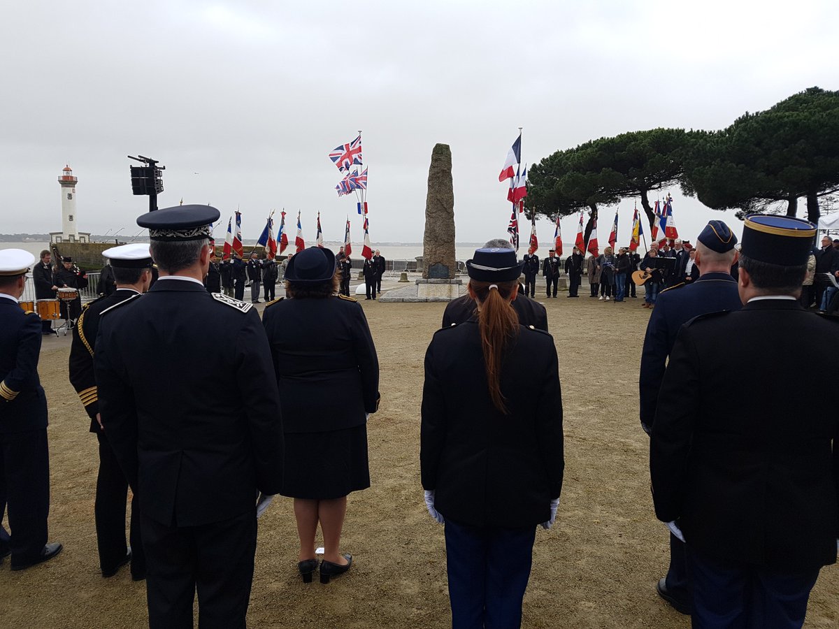 Rnational44's tweet photo. Ce matin, les élus et militants Front national de Saint-Nazaire ont rendu hommage au sacrifice du colonel #Beltrame et au commando d'Operation #Chariot, deux hauts faits qui, à soixante-seize ans de distance, impliquaient le même héroïsme, le même courage face à l'ennemi.
#FN44 https://t.co/DwpB1afXWP