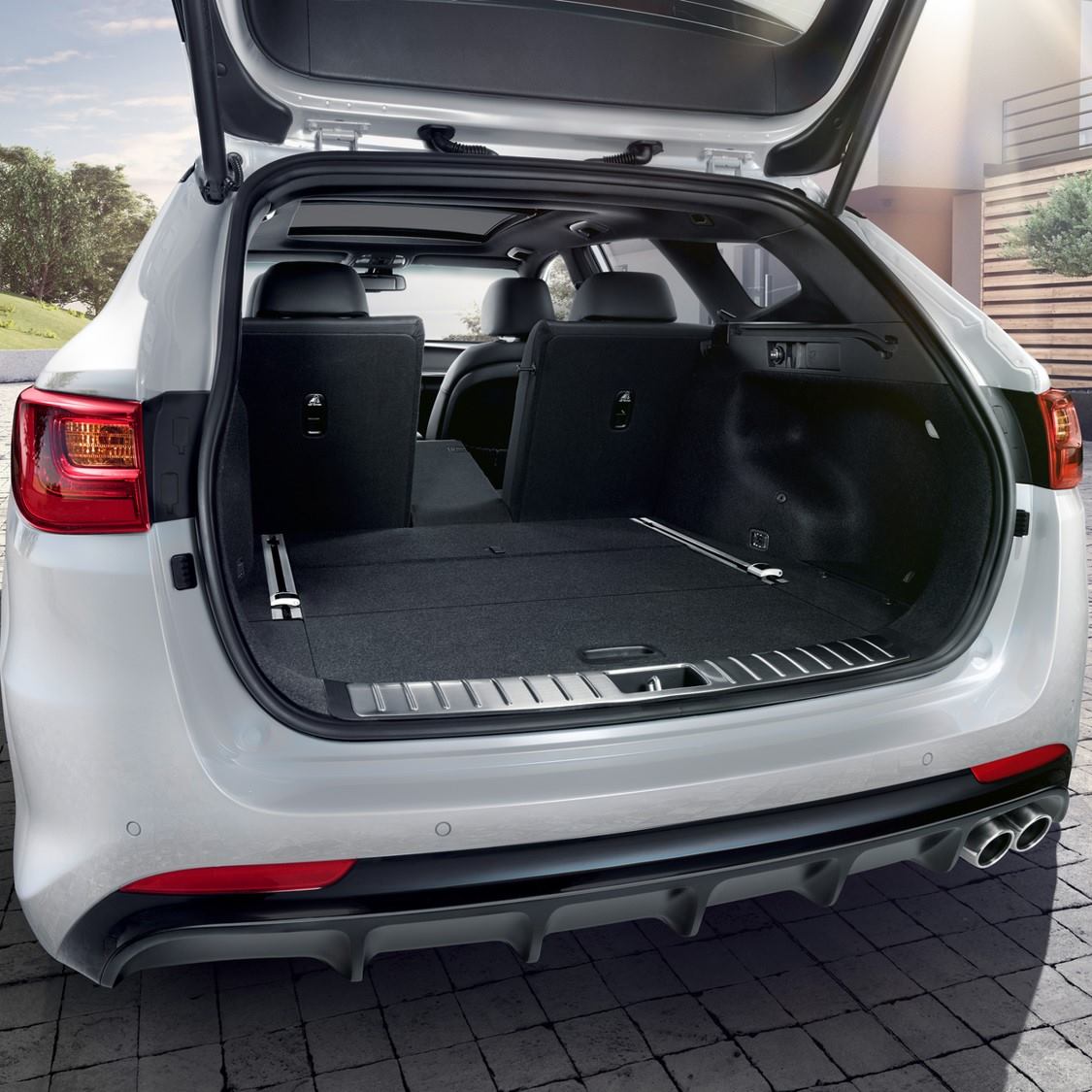 kiafrance's tweet photo. Redécouvrez la #KiaOptimaSW. Son nouveau style ne vous laissera pas indifférent. https://t.co/cqhHkQxRpN