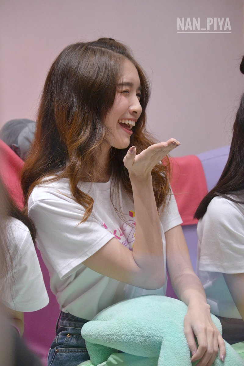nsysw18's tweet photo. ตั้งแต่มีเธอเข้ามา โลกทั้งใบก็สดใส 😳🙈❤ #BNK482ndGeneration #88now https://t.co/W1JMQLs27V