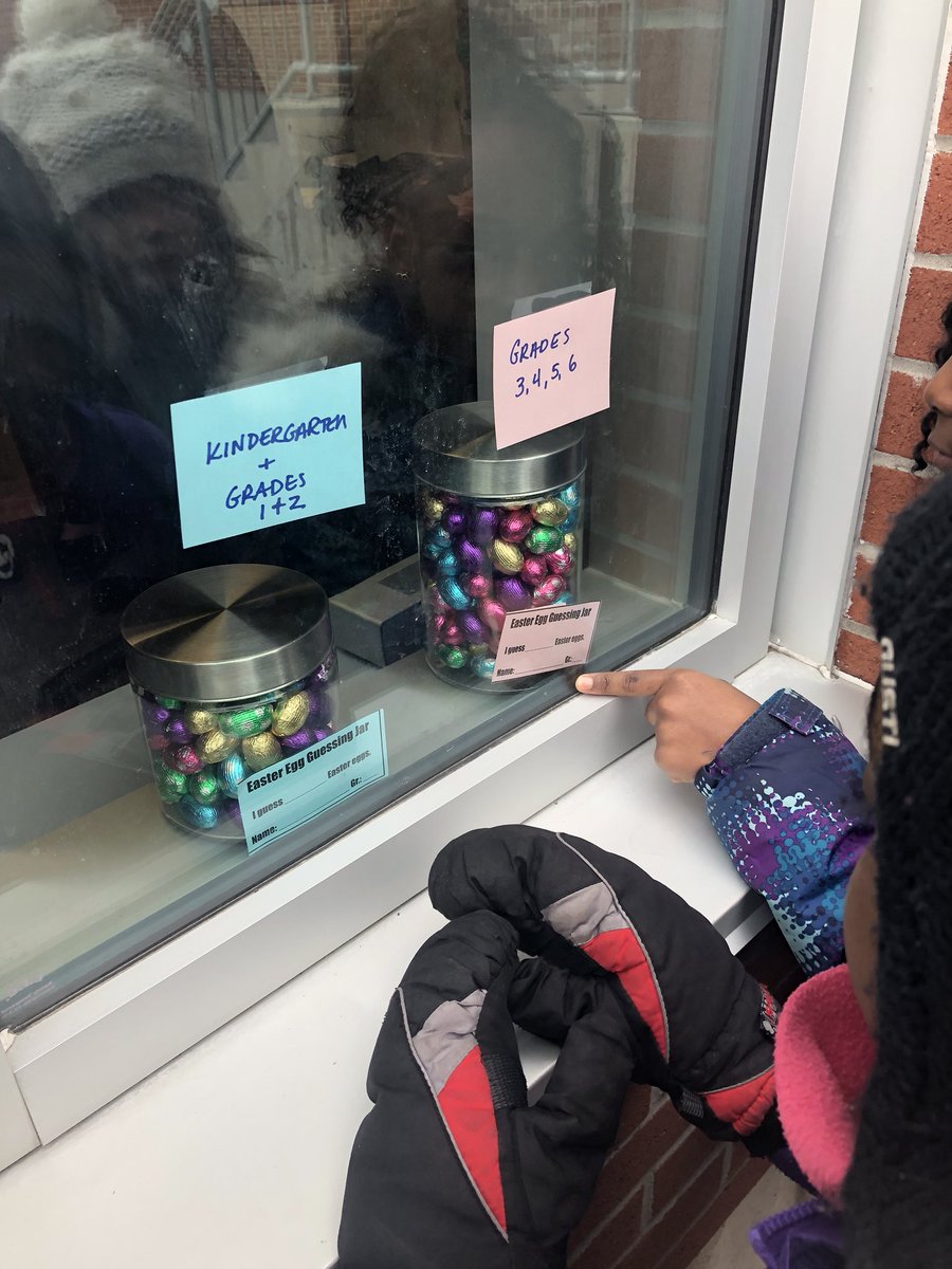 MsKeyota's tweet image. We all want a chance at winning the chocolate eggs. Even our recess breaks take us on the estimation journey. ‘How many chocolates in the window...ruff, ruff?’ Lol @CorpusOttawa @ParentsCorpus @DeniseAndreOCSB #estimation #Lent #globalcharity #giveback #helpingothers