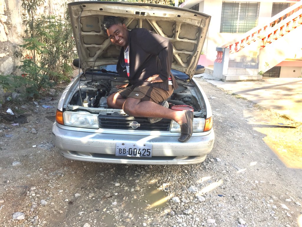 Handy_Tibert's tweet photo. Bonjou le pèp, kòman nou wèm ?
#HaitianPoseDay #nationalhaitianposeday #march28 #Chanpyon2015 #noupralrefelanko https://t.co/bfZy5SHVAO