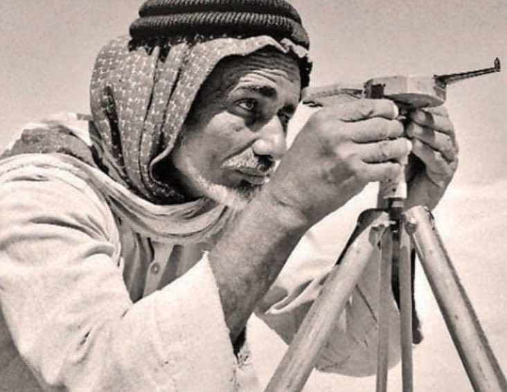__ksa2030's tweet photo. #النفط_السعودي_الجديد
يوم ٤مارس ١٩٣٨م تم أكتشاف النفط على يد خميس بن رمثان العجمي وكان على ج��ل..
واليوم التاريخ يعيد نفسه لنملك من جديد أكبر طاقه شمسيه بالع��لم..
"وليؤمن العالم أجمع أن عهد الجمال كنّا أسياده وعهد التطور نحن أسياده" https://t.co/9dqHCCPC9L