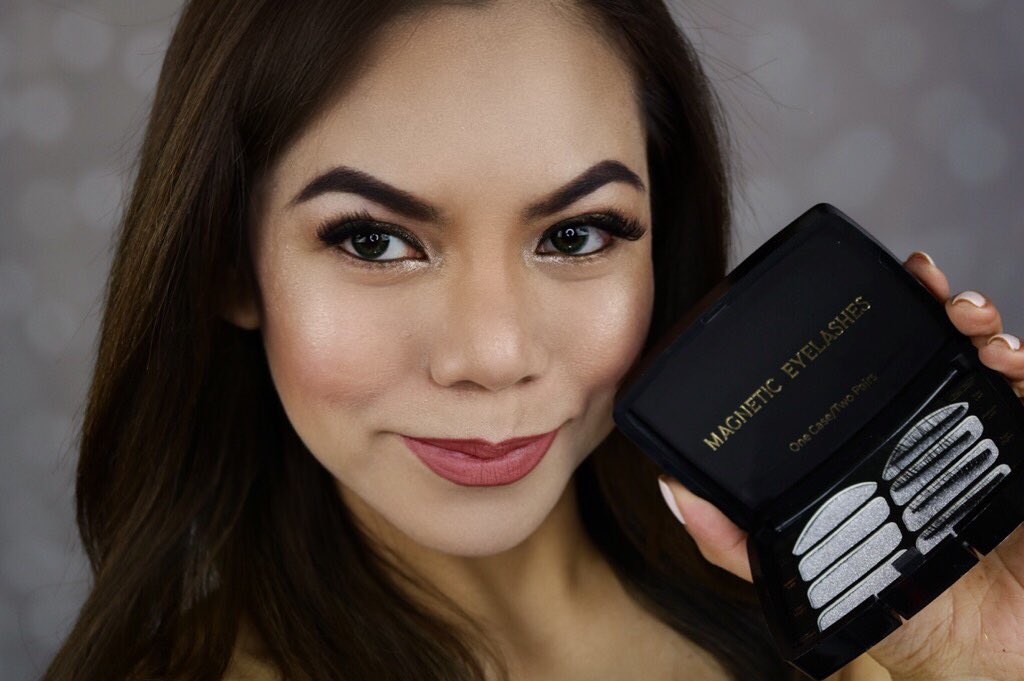 ELLAsDaily's tweet photo. I gave these trending Magnetic Lashes a try to see how long they will last and how comfortable they are.
#ad #shopatshowcase #hottesttrends #peerml #magneticlashes #lashesonpoint #trendingfashion #trendingnow #makeuporiginal #makeupline #beautygirl #yegblog #canadianblogger https://t.co/wf3qxU6tY2