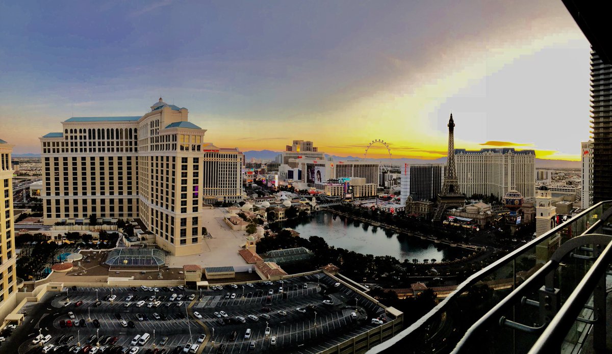 Uydess's tweet photo. Sun rises on day 2 of the #adobesummit. How are you going to apply the inspirations shared with your day-2-day?  @Intouchsol #MoreIntouch https://t.co/JPZWsrHaLW