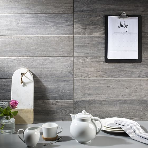 trade_tiling's tweet photo. Landing next week, these porcelain wood plank tiles are not only great to look at, but great on the pocket........£11.95 per m² inc vat, they're not seconds &amp; there's no catches, just another unbeatable deal we have! https://t.co/AU8oX8o6VD