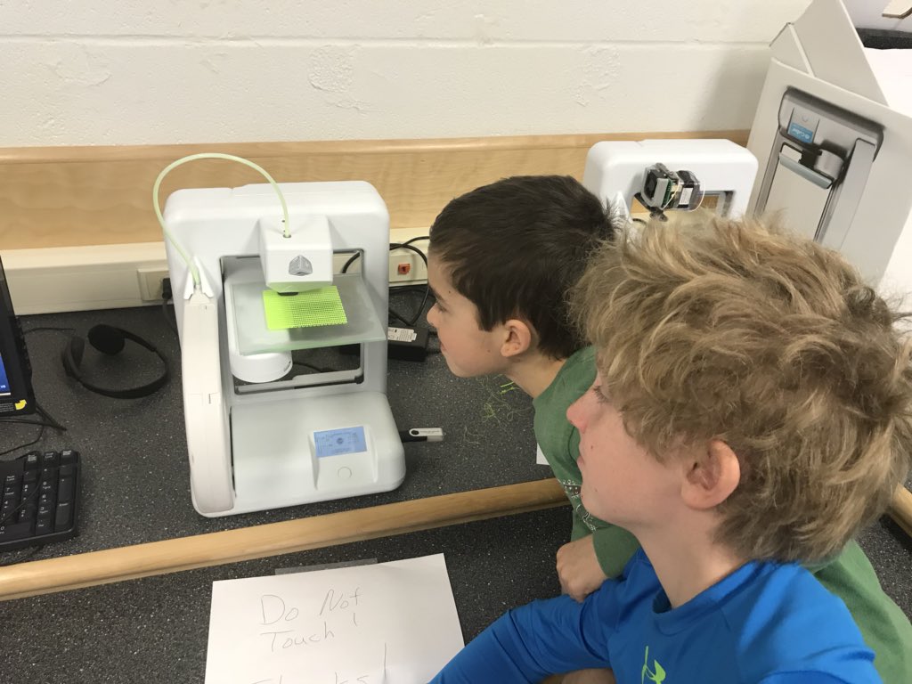 wsdvtschool's tweet photo. 3d printing at Westford School today! #wsdsch #vted #watching3dprintingiscool https://t.co/JY3Mk7rLL1