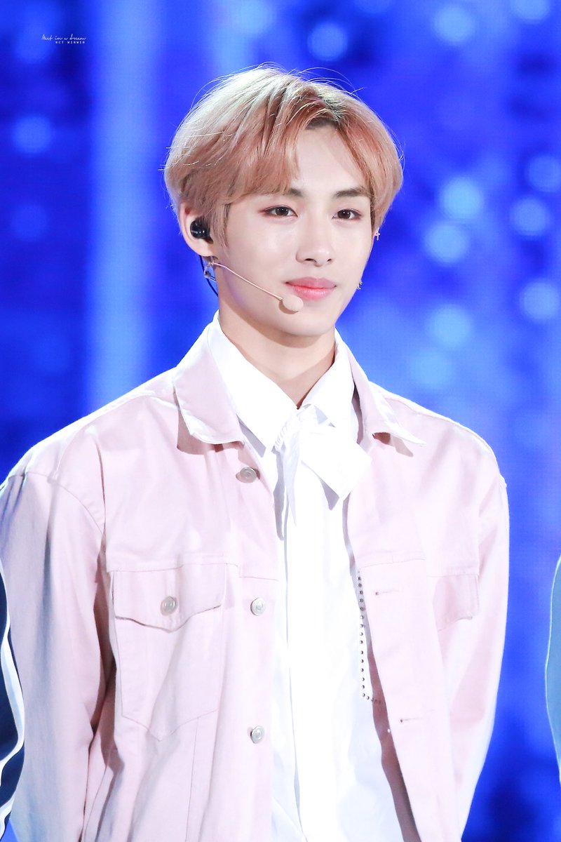 deepsleep1028's tweet photo. 180327 광양 열린 음악회 윈윈 22년째 🌸🌸예요💖 #WINWIN #윈윈 #昀昀 #董思成 https://t.co/tp7x3itlx5