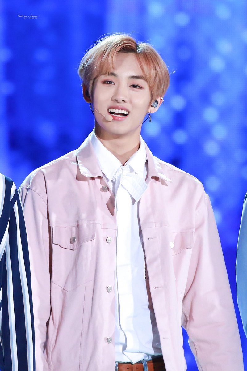 deepsleep1028's tweet photo. 180327 광양 열린 음악회 윈윈 22년째 🌸🌸예요💖 #WINWIN #윈윈 #昀昀 #董思成 https://t.co/tp7x3itlx5