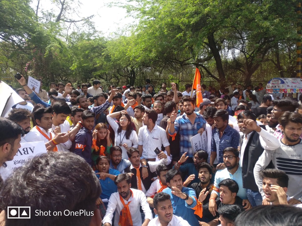 ABVPDelhi's tweet photo. #DelhiVidhansabhaGherao
Make Regulation Act for monitoring of private coaching centers in Delhi.
@ABVPVoice  @SunilAmbekarM @AshishSainram  @AshishSainram @BahugunaSaket https://t.co/We2yraHyFi