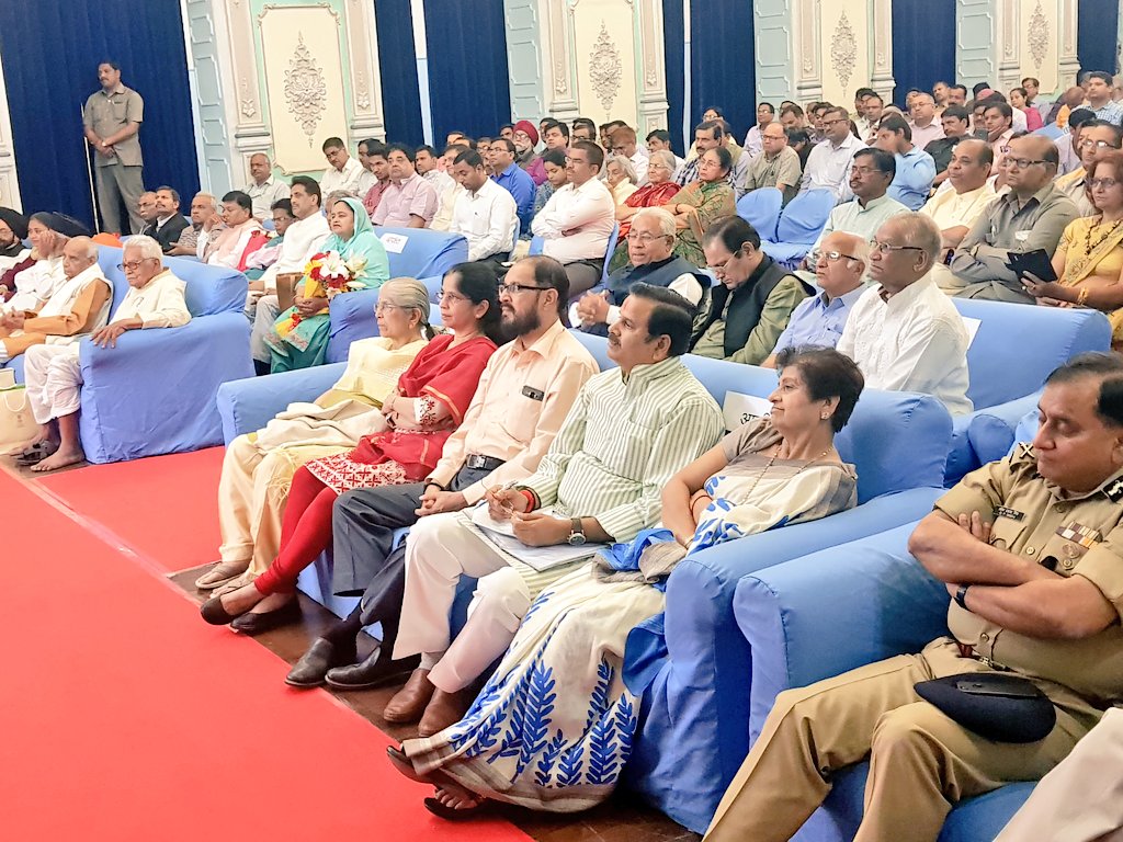 bjpdrmahendra's tweet image. लखनऊ, राजभवन में उत्तरप्रदेश के वर्ष 2018 में पद्मश्री पुरस्कार से सम्मानित महान विभूतियों के अभिनंदन समारोह में