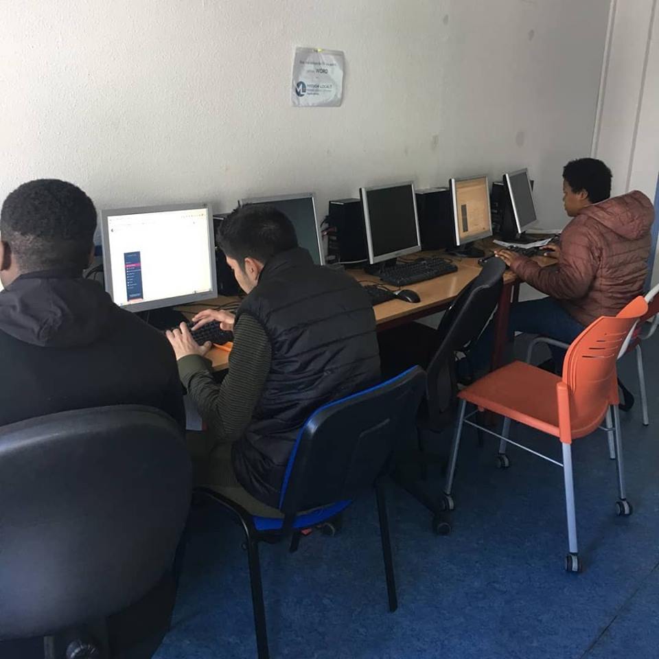 Dans le cadre de la Garantie Jeunes, nous intervenons de nouveau cette année auprès des jeunes suivis par la @Mission_Locale . Emilie présente les différents outils pour optimiser sa recherche d'emploi sur Internet, dont les Réseaux Sociaux Professionnels.