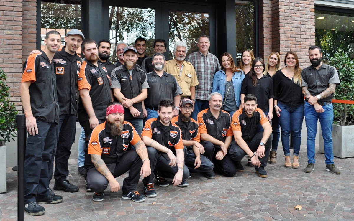 diegodurruty's tweet photo. Cien concesionarios de Harley-Davidson se reunieron en Buenos Aires. Todos los detalles del encuentro en esta nota. https://t.co/V0S8DbmN5I https://t.co/Tlv7pZCAdq