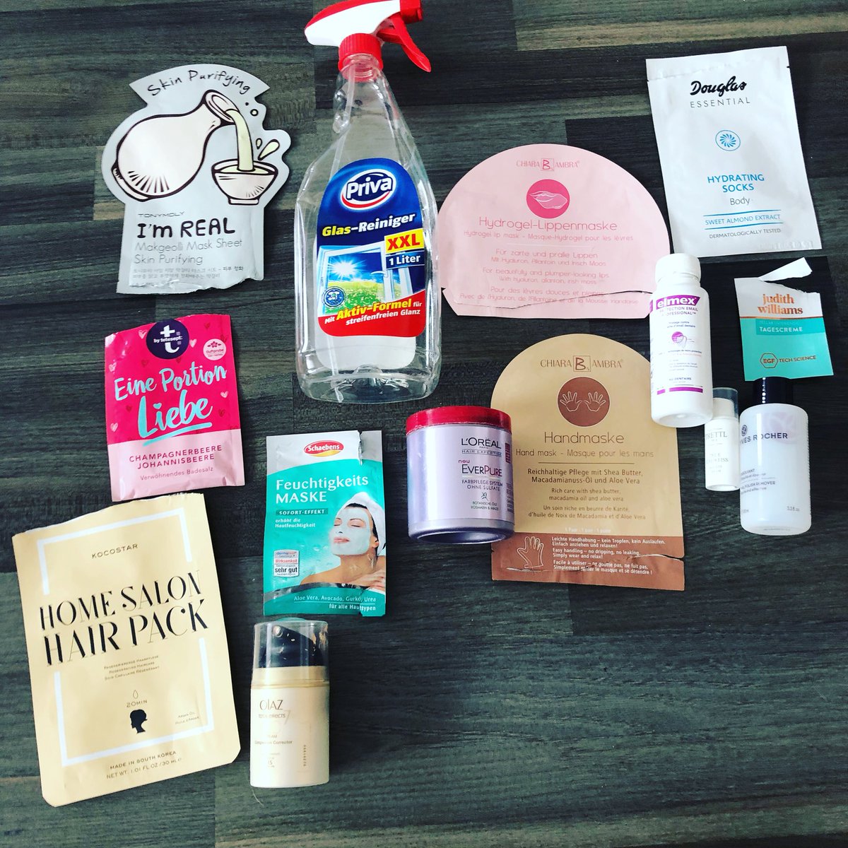 Gewinnbiene's tweet image. Mein Aufgebraucht vom März. Den Priva glasreiniger find ich klasse, er spricht so toll nach Urlaub, hat ne Kokosnote. Die bb cream von olaz habe ich immer, eins meiner Lieblingsprodukte. Flop Produkt des Monats war definitiv das hair pack von hair salon.
#aufgebraucht #homesalon