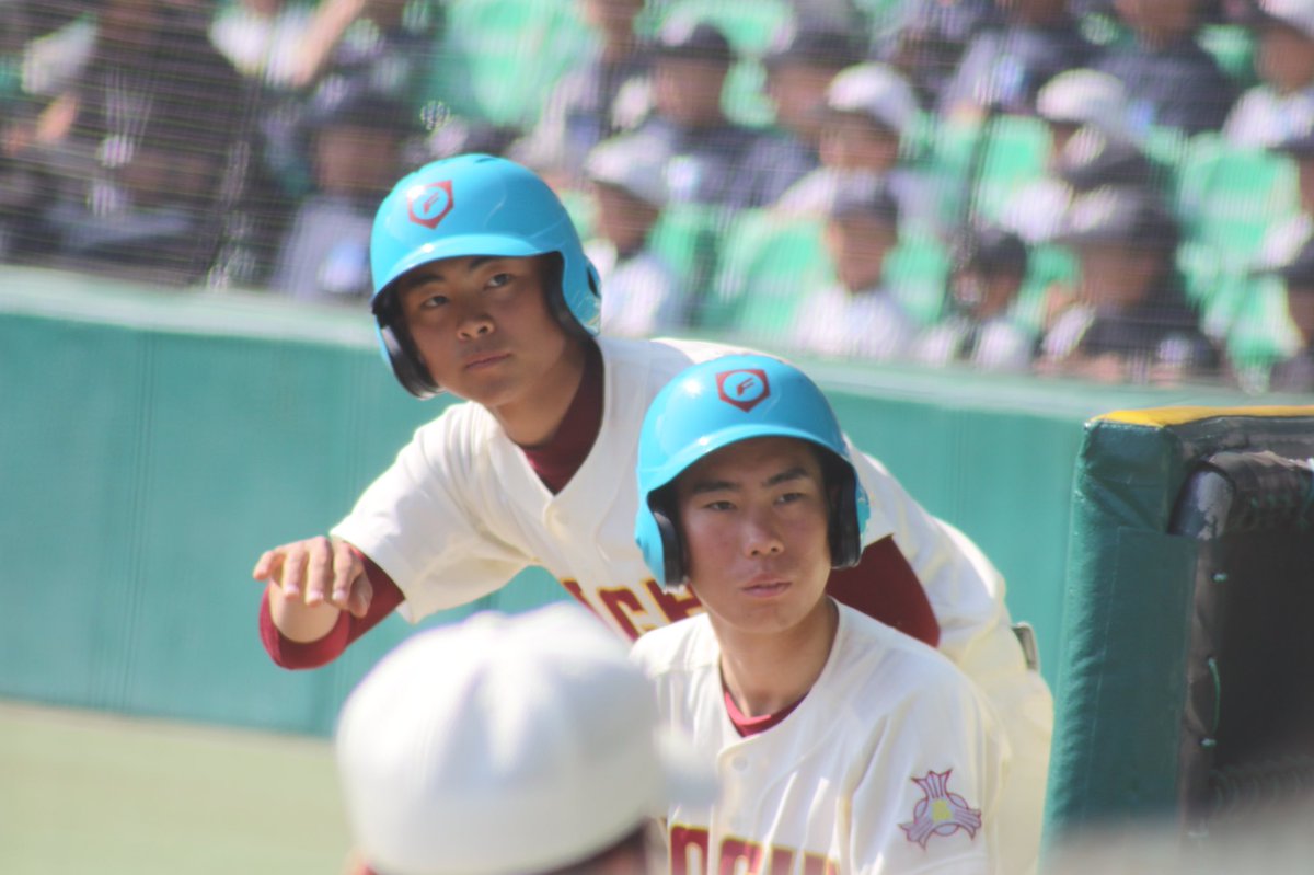bb_flowers2's tweet photo. vs明秀日立

プレーを支える選手たち

#第90回記念選抜高校野球大会 
#高知高校 https://t.co/ThN2FxBXzM