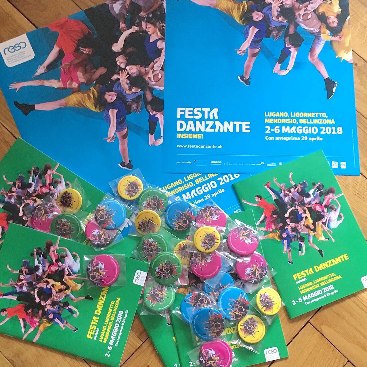 Programmi, locandine e badge arrivati! La 13a edizione della #FestaDanzante #Ticino prende forma 😍vi aspettiamo il 29 aprile 2018, in occasione della Giornata Internazionale della #Danza, per un'anteprima in 3D. Curiosi? Appuntamento alle ore 11.00 sul lungolago di #Lugano.