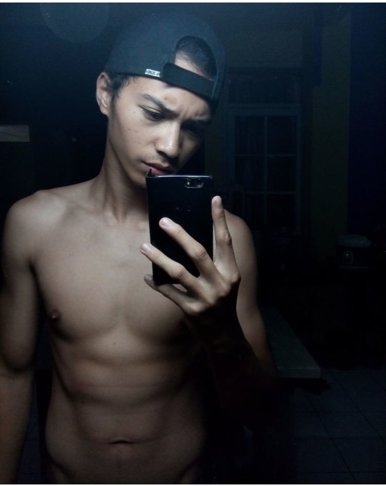 iditrere's tweet photo. Bomm Legit https://t.co/YY967KIyyY