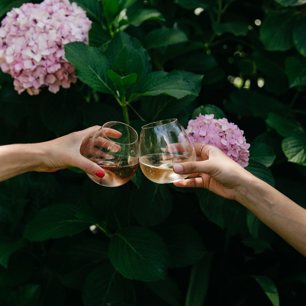 SimonsigWines's tweet photo. SAVE THE DATE | Bring your blanket and join us on the lawn for braaibroodjies and one last drink to Summer as we wrap-up our last #FirstFizz for the season. Kids are welcome and entrance is free. See you on 5 April 2018!
#SipSimonsig #visitSimonsig #visitWinelands #wineWednesday https://t.co/c2eUtK4hS6