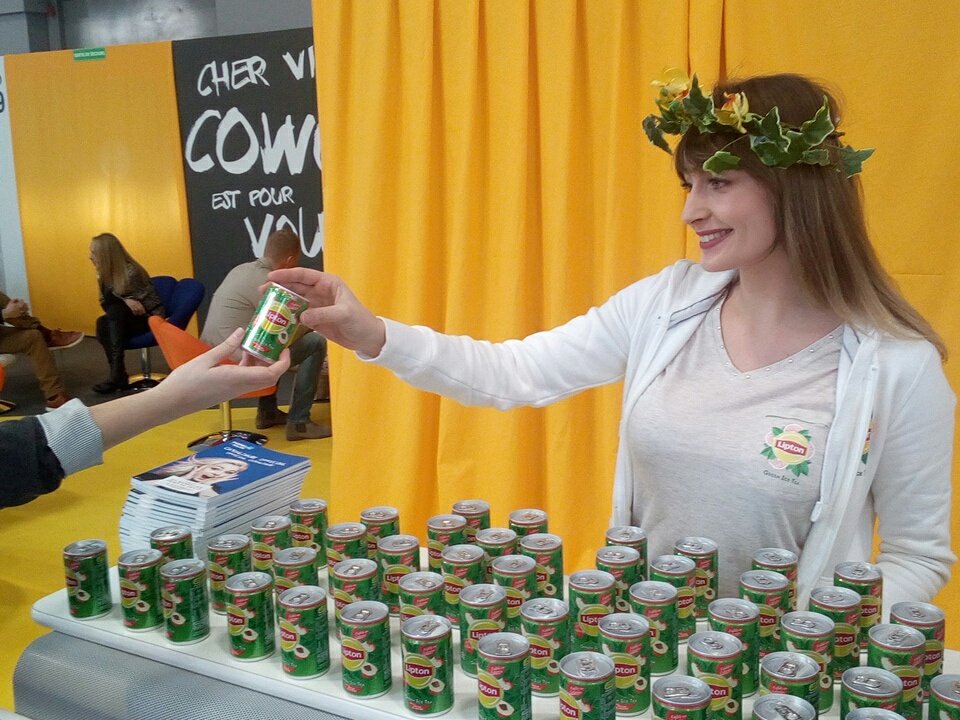 buzzeo_agency's tweet photo. Une petite soif ? Besoin d'une pause ? Vous prendrez bien une canette de #LiptonGreenIceTea à l'espace de co-working du salon @MPV_POPAI 😋🌿 C'est cadeau ❤
#MPV18 #MPV2018 https://t.co/hTJtkEbtgp