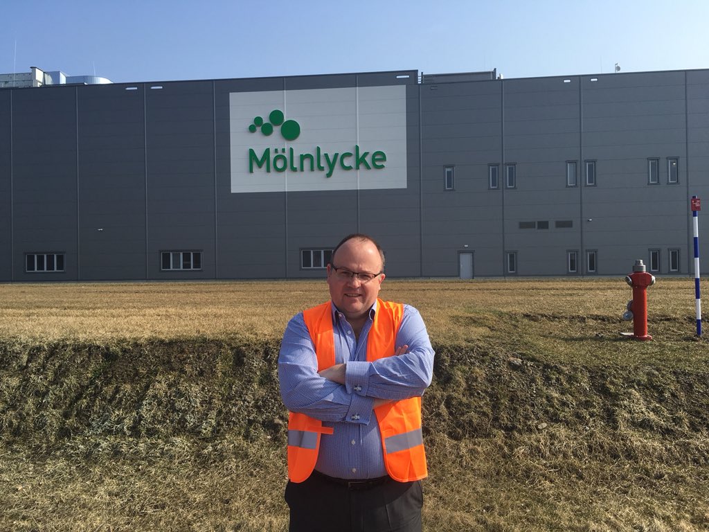 Ian Daniels FRCS (@bottomdoc) on Twitter photo Fantastic visit to the <a href="/molnlyckeUK/">Mölnlycke UK</a> <a href="/molnlyckehc/">Mölnlycke Health Care</a> factory in Czech Republic - purpose built “operation in bag” sets - reducing cost & waste and increasing efficiency aiming to reduce variation in outcome #GIRFT Fantastic visit to the <a href="/molnlyckeUK/">Mölnlycke UK</a> <a href="/molnlyckehc/">Mölnlycke Health Care</a> factory in Czech Republic - purpose built “operation in bag” sets - reducing cost & waste and increasing efficiency aiming to reduce variation in outcome #GIRFT
