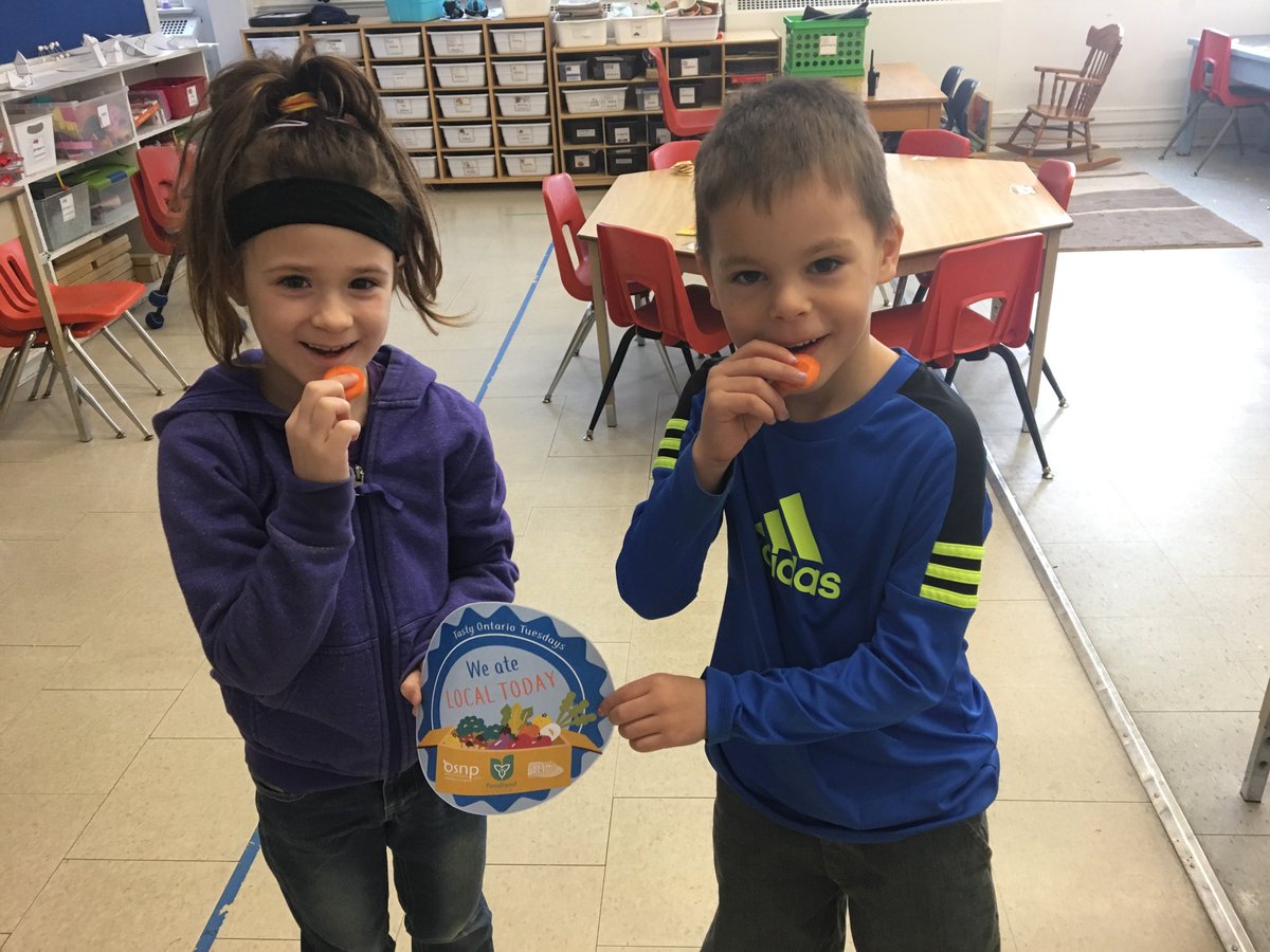 AberdeenPS's tweet image. Enjoying healthy carrots! #weatelocaltoday #tastytuesday #osnp