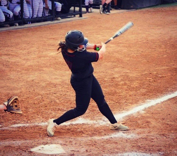 Valiantsoftball's tweet photo. Happy 21st Birthday to our junior second basemen Desiree Buboi @BuboiDesiree 🎊🎉 https://t.co/k5sQWpC9vn