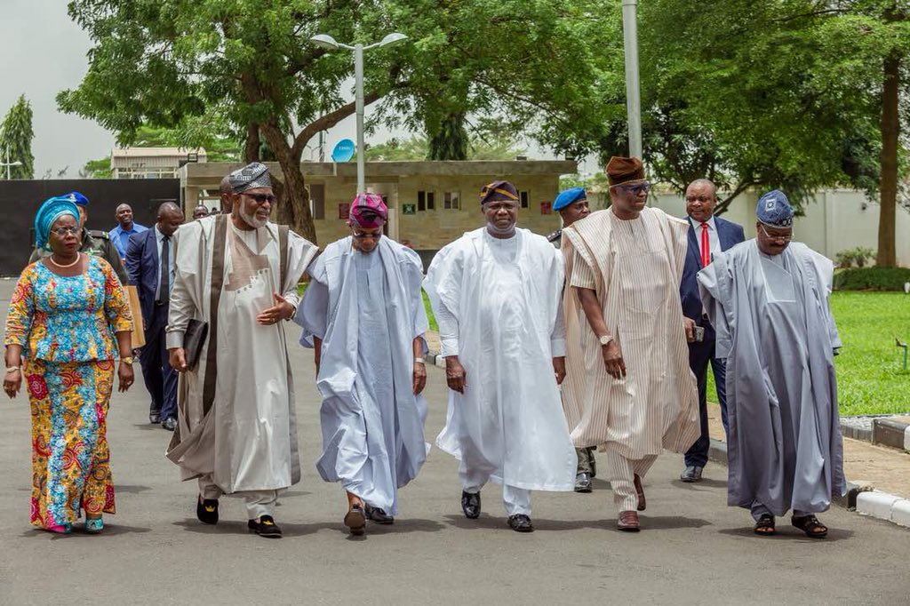 raufaregbesola's tweet photo. Governors of Western Nigeria met for the 2nd day running to finetune strategies towards a more cohesive regional integration. https://t.co/h6dPrCxDgW