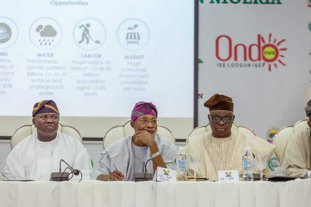 raufaregbesola's tweet photo. Governors of Western Nigeria met for the 2nd day running to finetune strategies towards a more cohesive regional integration. https://t.co/h6dPrCxDgW