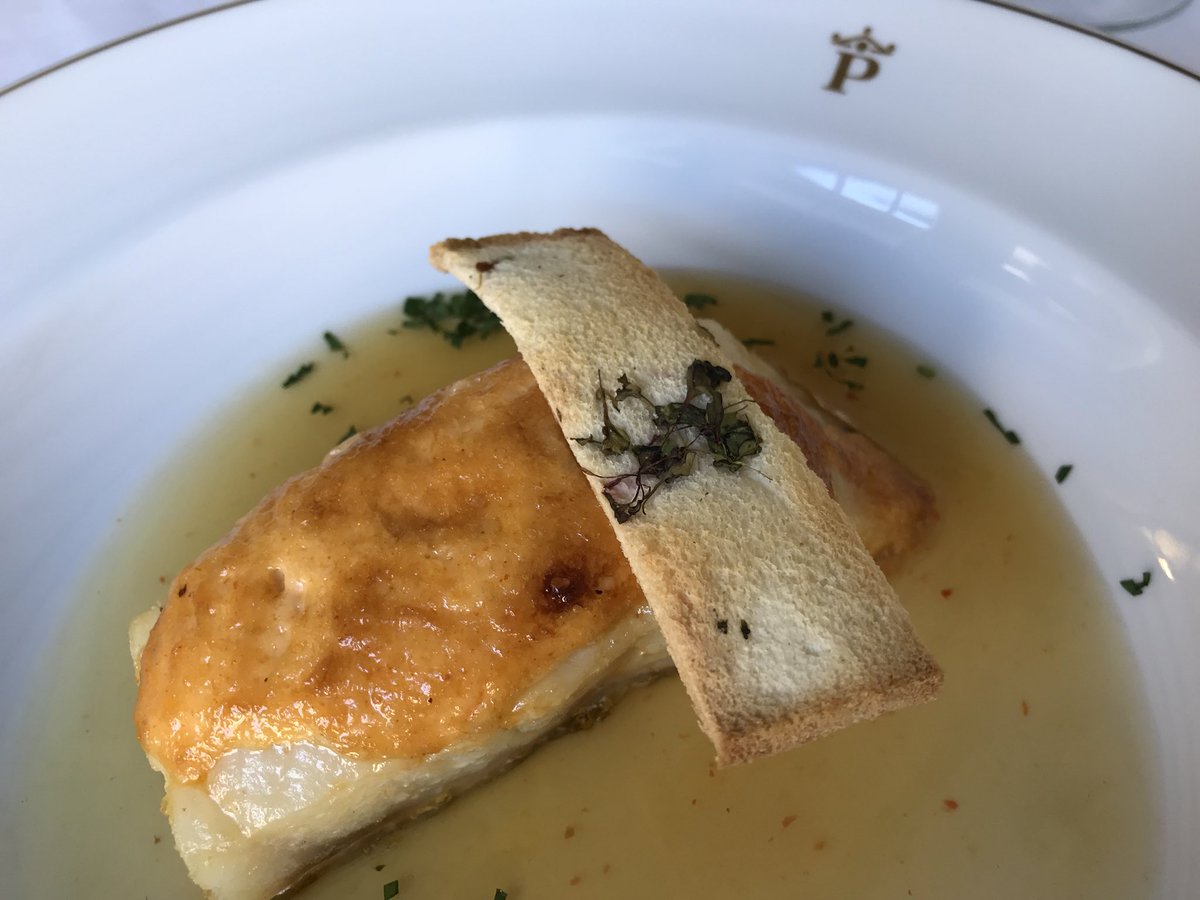 inigoladronm's tweet photo. Agradable comida en el @paradores de #Almagro, #CiudadReal, #Castilla #LaMancha. Embutidos y queso manchego, #picanton y #bacalao confitado en aceite de ajo https://t.co/lrbD9CXqPN