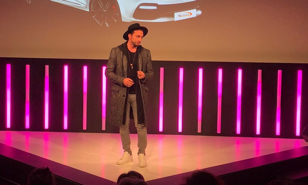 La vie privée est centrale dans l’IA. Il y a des remparts à l’utilisation de la #data dans les nouvelles technologies, comme la blockchain. Il est faux de dire que pour améliorer le quotidien des gens les entreprises ont besoin de leurs données. <a href="/randhindi/">Rand</a> #LabPostal #FBHDigital