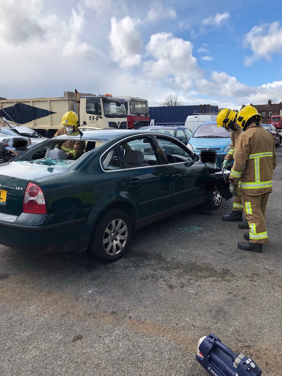WidnesFS's tweet image. White Watch carrying out some RTC training this afternoon, a big thank you to @HGG_Recovery for allowing us use of their site and cars. #drivesafe #roadsafety