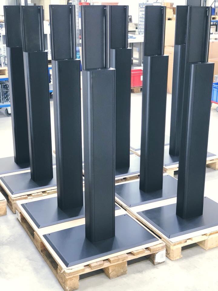 Technischesyste's tweet photo. Die Endmontage von knapp 50 St. Standsystemen für 4k-Monitore mit 42“ Bildschirmdiagonale hat begonnen. Ab nächster Woche starten wir mit dem deutschlandweiten Rollout. #digitaleinformationssysteme #digitalsignage #technischesysteme https://t.co/HoVWLZLgOc