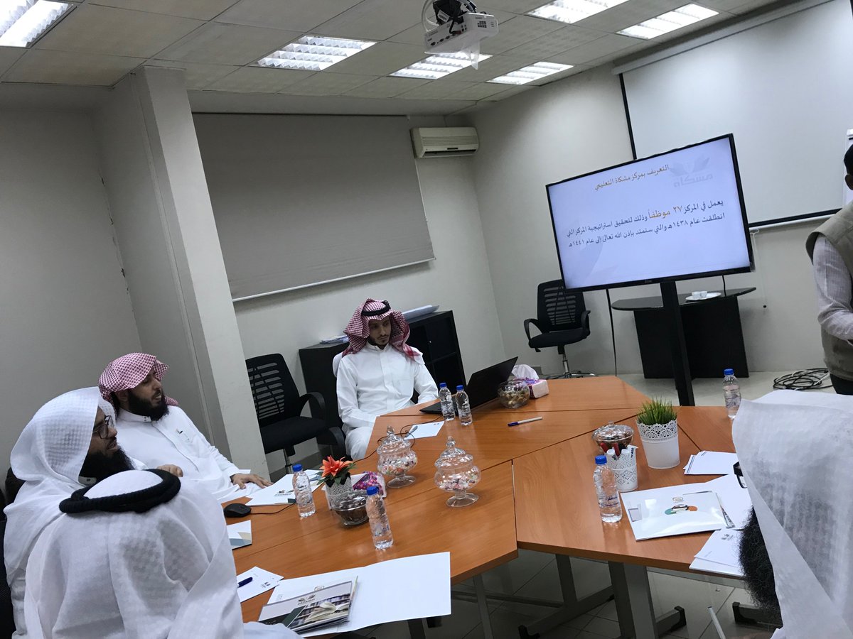 mshamal1433's tweet photo. استضاف مركز مشكاة العلمي أعضاء مركز الشمال لتحفيظ القران لعرض البرامج العلمية القيمة التي تخدم الحلقات القرآنية وذلك يوم الثلاثاء الموافق 10/7/1439 https://t.co/UgPaWIAbAT
